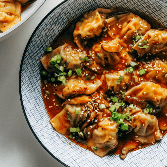 Chicken-Wontons-in-Spicy-Chili-Sauce-Square-960×960.png